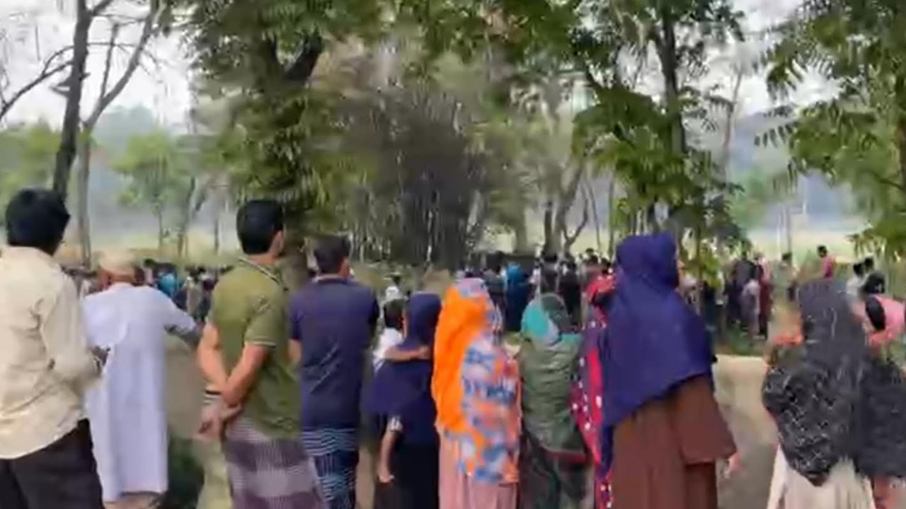 পাবনায় কবরস্থান থেকে ১৫ কঙ্কাল চুরি