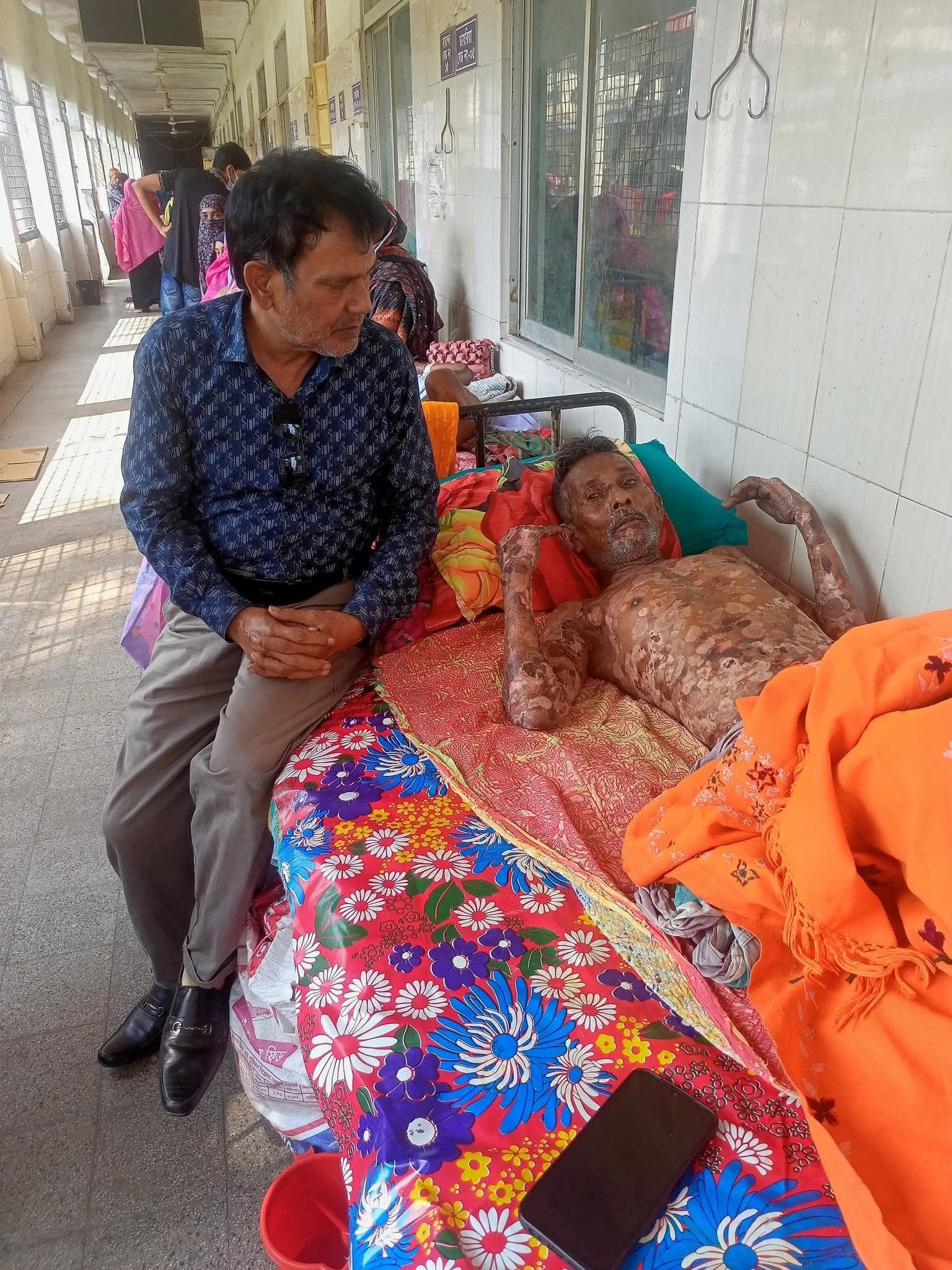 বিরল অসুখে ভোলাহাটের শ্রী শম্ভু কর্মকার চিকিৎসাধীন ॥ সহানুভূতি আশায় পরিবার