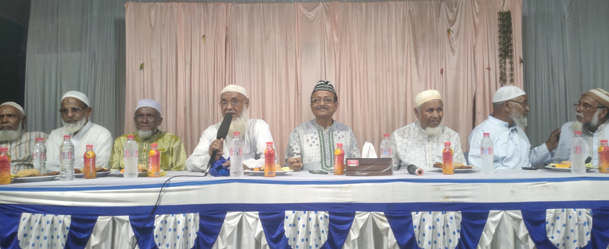 গোমস্তাপুরে প্রবীনদের সাথে ইফতারে সাংসদ জিয়াউর রহমান