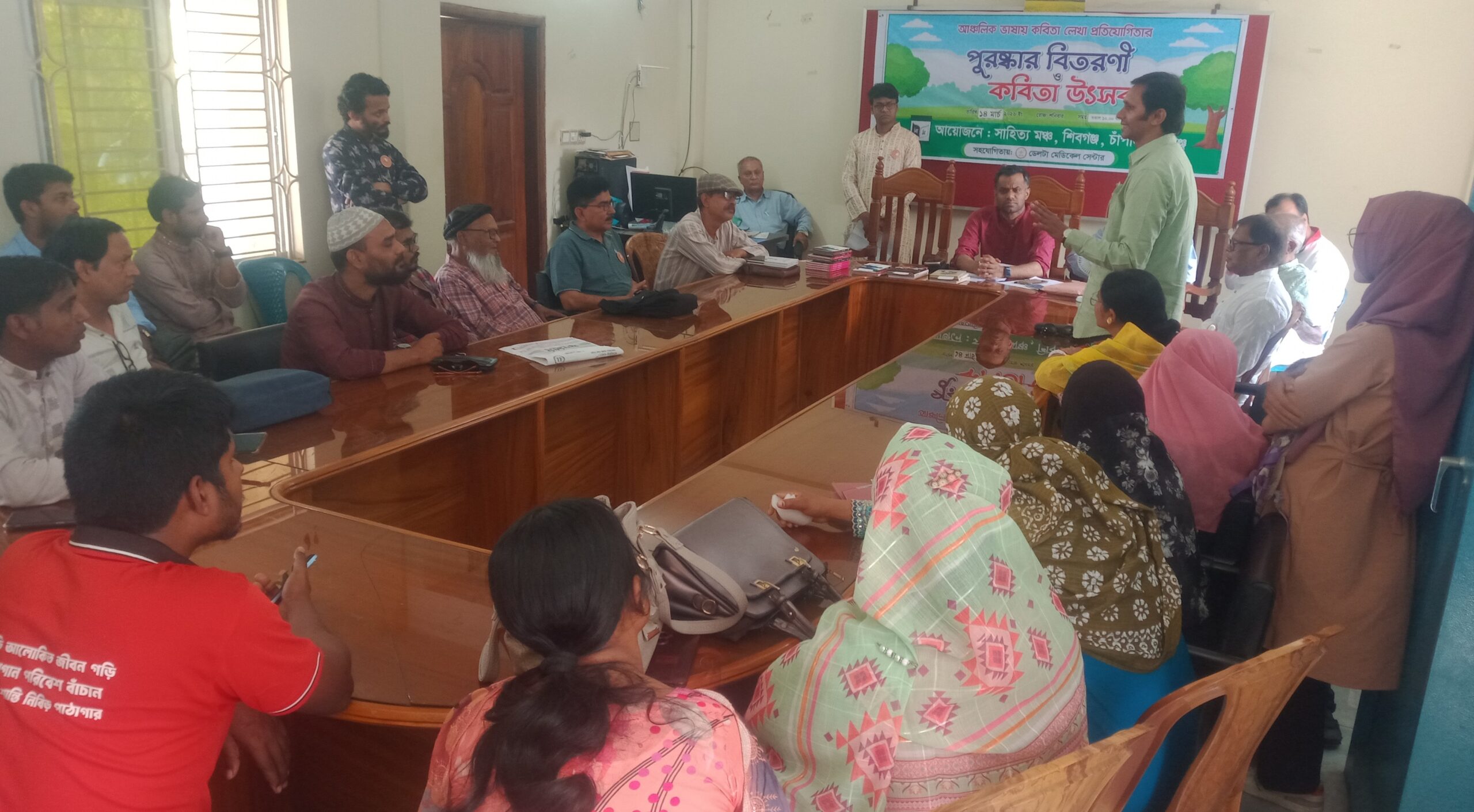 শিবগঞ্জে সাহিত্য মঞ্চের পুরষ্কার বিতরণ ও কবিতা উৎসব