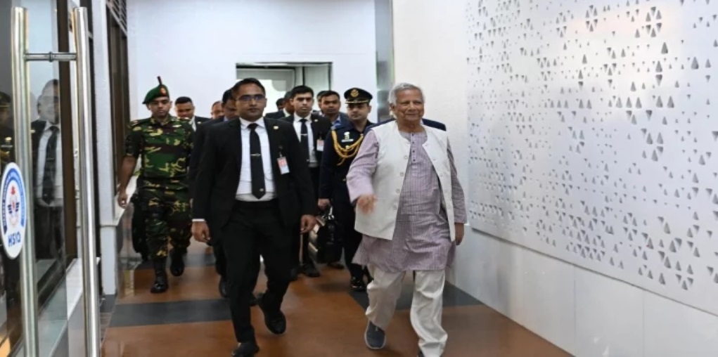 যুক্তরাষ্ট্র সফর শেষে দেশে ফিরেছেন প্রধান উপদেষ্টা