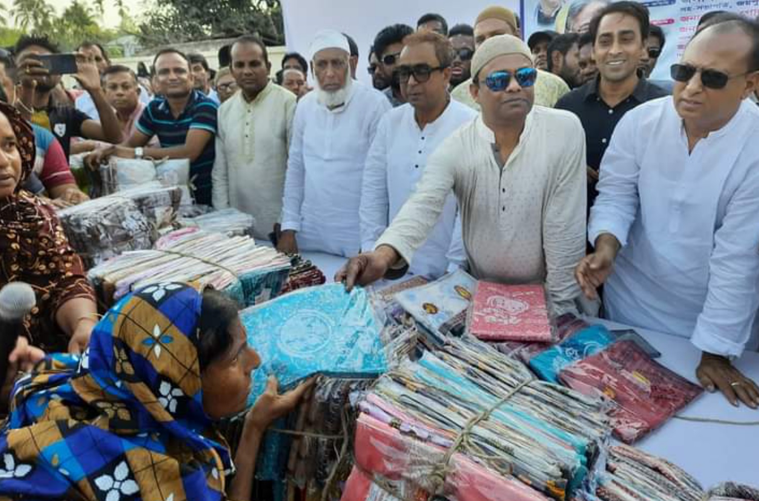 জয়পুুরহাটে পৌর মেয়র-মোস্তাক’র পাঁচ হাজার মানুষকে ঈদ উপহার