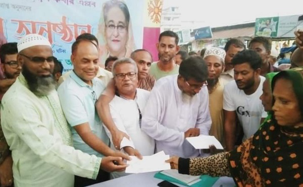 আক্কেলপুরে দুঃস্থ অসুস্থ মানুষের মাঝে প্রধানমন্ত্রীর অনুদানের চেক বিতরণ