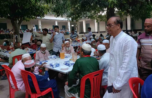 শিবগঞ্জে আওয়ামীলীগ নেতা সৈয়দ নজরুল ইসলামের ইফতার