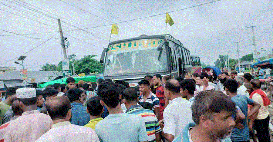 বগুড়ায় ভ্যানে বাসের ধাক্কা-চালক নিহত