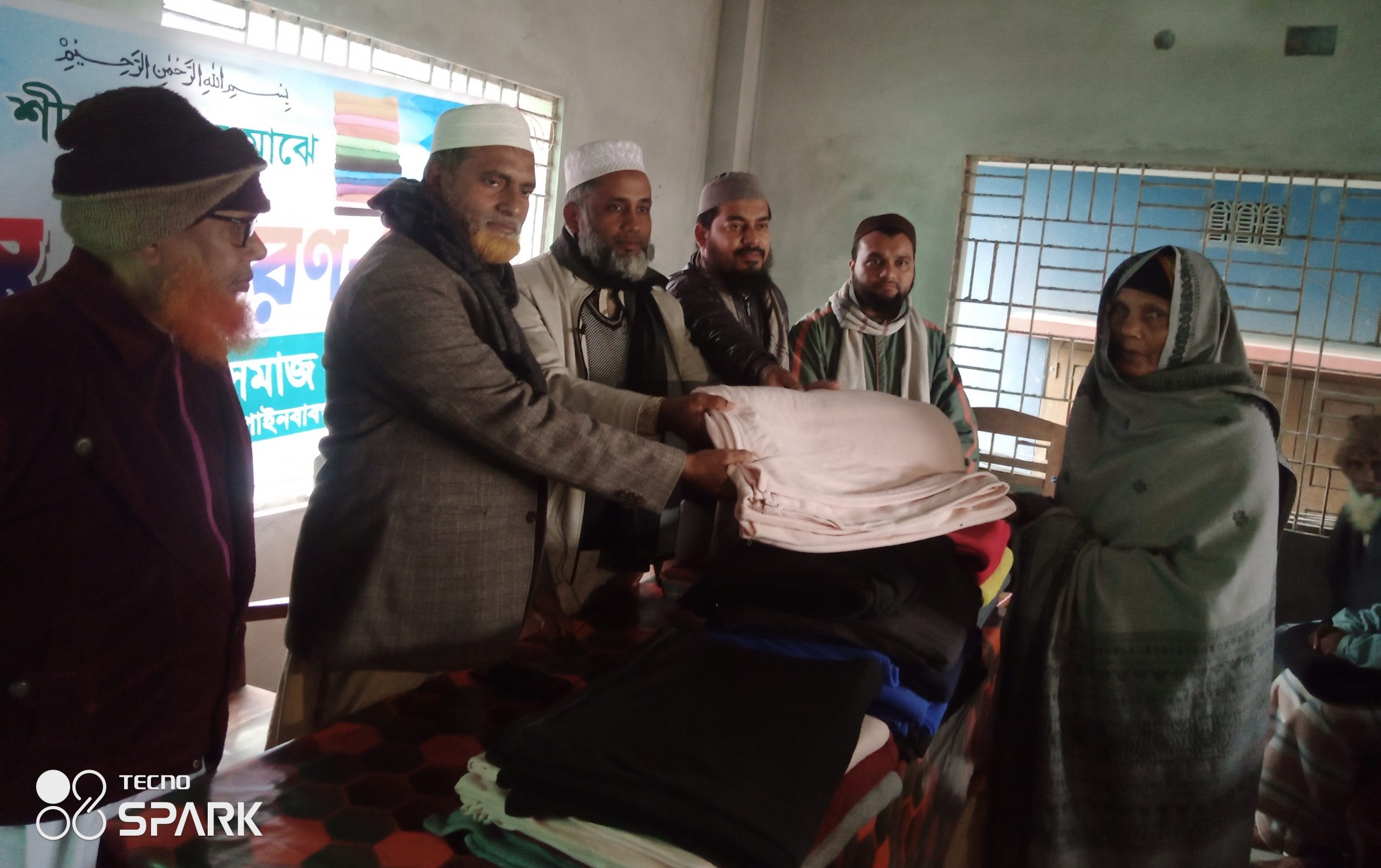 রহনপুর ইসলামী সমাজ কল্যাণ পরিষদের শীতবস্ত্র বিতরণ